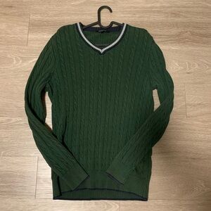 Men's Forest Green Cable Knit V-Neck Sweater with Contrast Trim